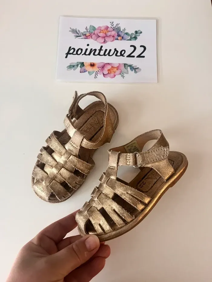 Sandales de pêcheur en cuir doré Zara 22