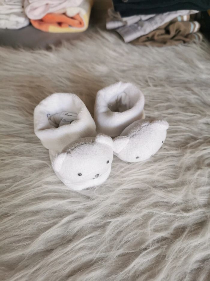 Chaussons blancs - photo numéro 1