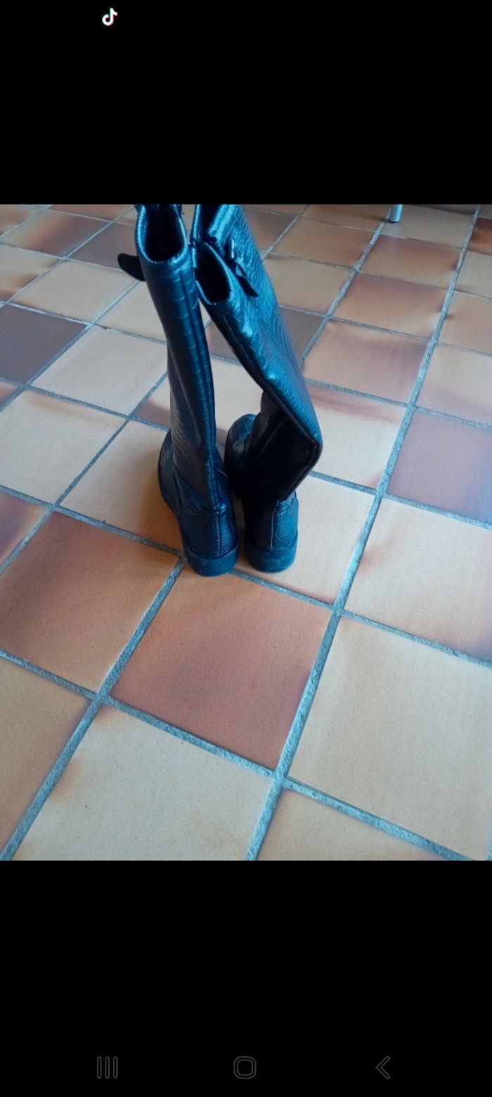 Bottes noires - photo numéro 3