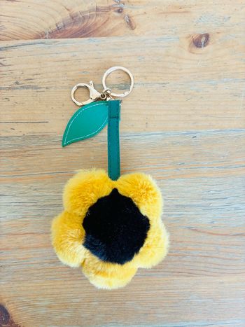 Porte clé fleur en peluche