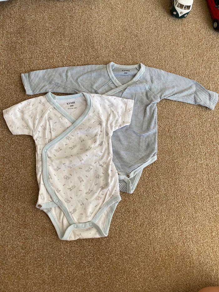 Lot de 2 bodies bébé kiabi 1-3 mois