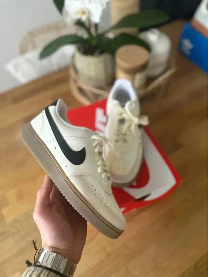 Nike Blanche crème Vintage taille 37,5 - photo numéro 3