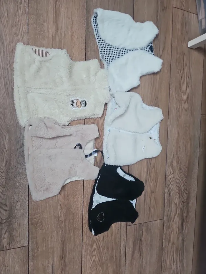 Lot de 5 gilets sans manches
