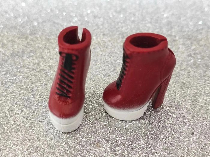 14/ chaussure Monster High bottine bordeaux/blanche - photo numéro 2