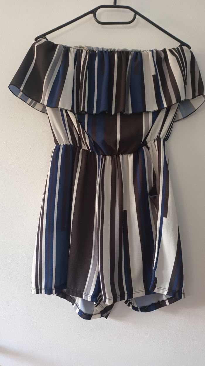 Combi short, épaules dénudées