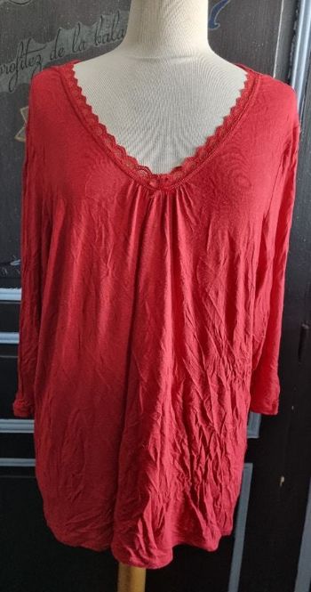 Tunique légère rouge avec dentelle taille 22 (50FR)
