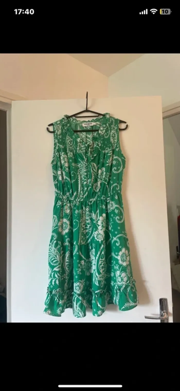 Robe verte et blanche