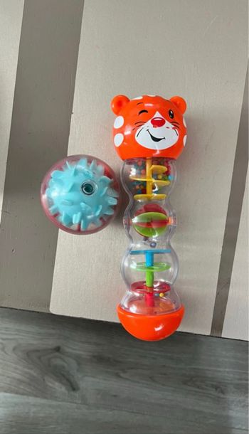 Lot de jouets bébé