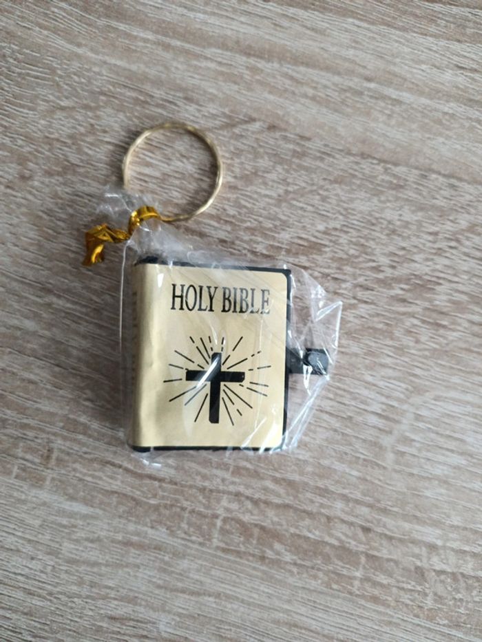 Porte clé Bible véritable Holy bible