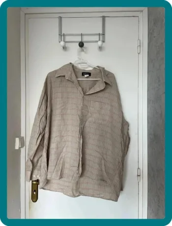Chemise beige carreaux rouge