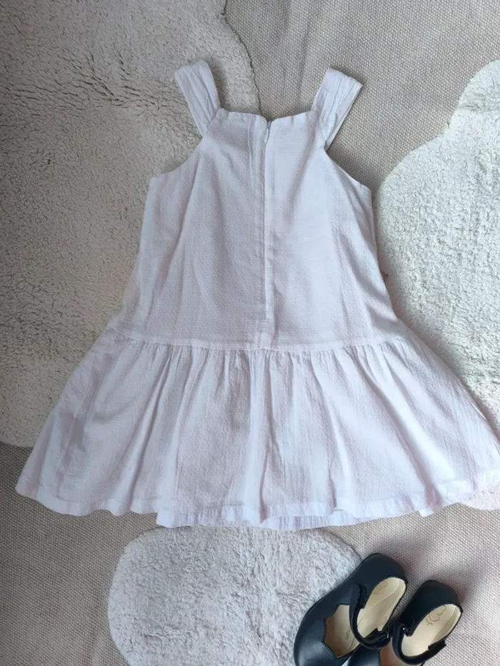 👗 Robe blanche à fleurs en relief & broderies dorées – Taille 4 ans – Très bon état - photo numéro 3