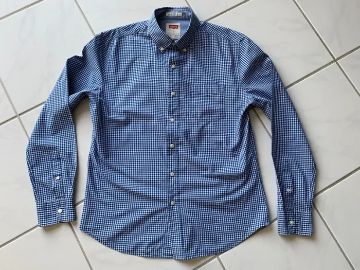 Chemise Levi’s à carreaux bleu & blanc – Étiquette blanche – Taille M – Parfait état
