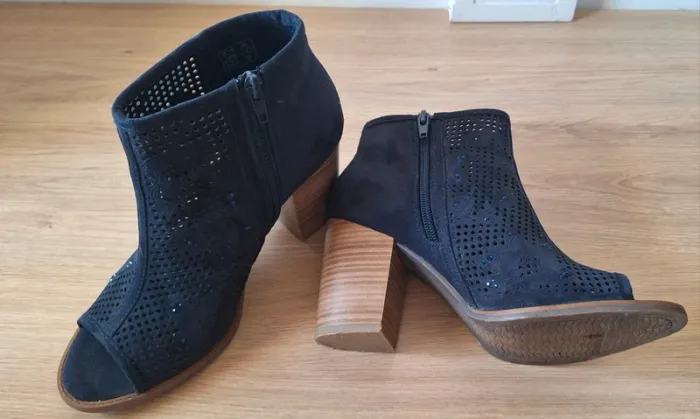 Chaussures ajourees marines à talon 37
