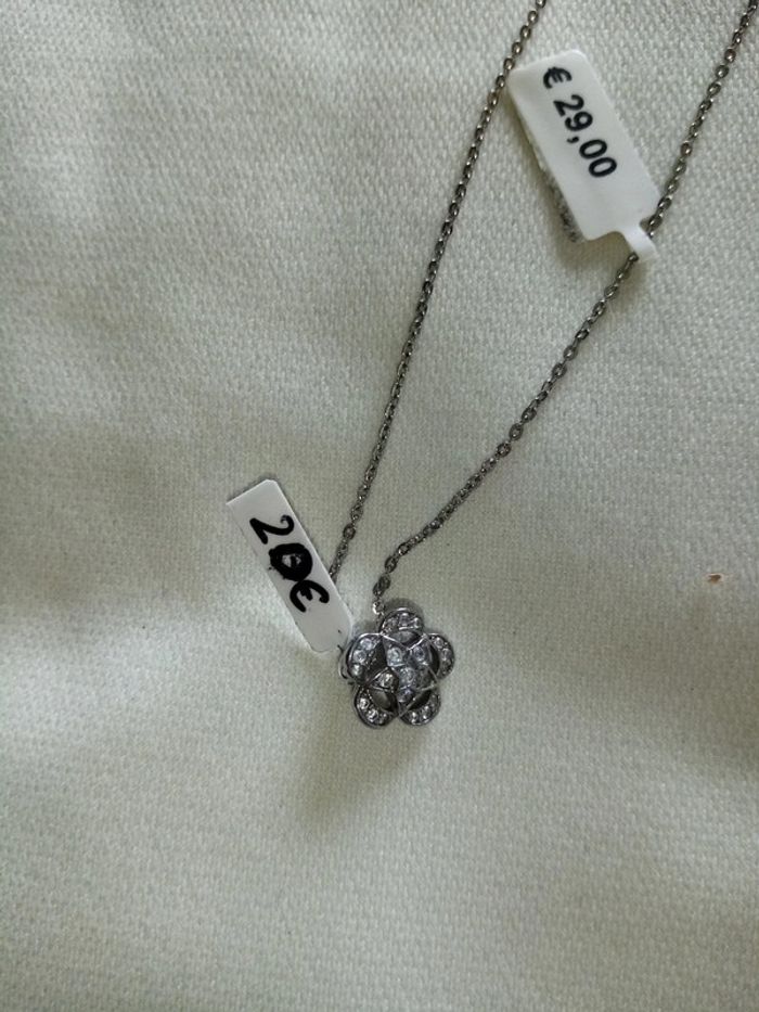 Collier et pendentif fleur magnetix - photo numéro 3