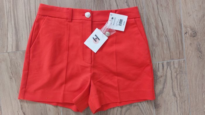 Short neuf naf naf taille 40 rouge