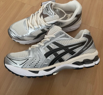 ASICS Gel-Kayano 14 taille 40