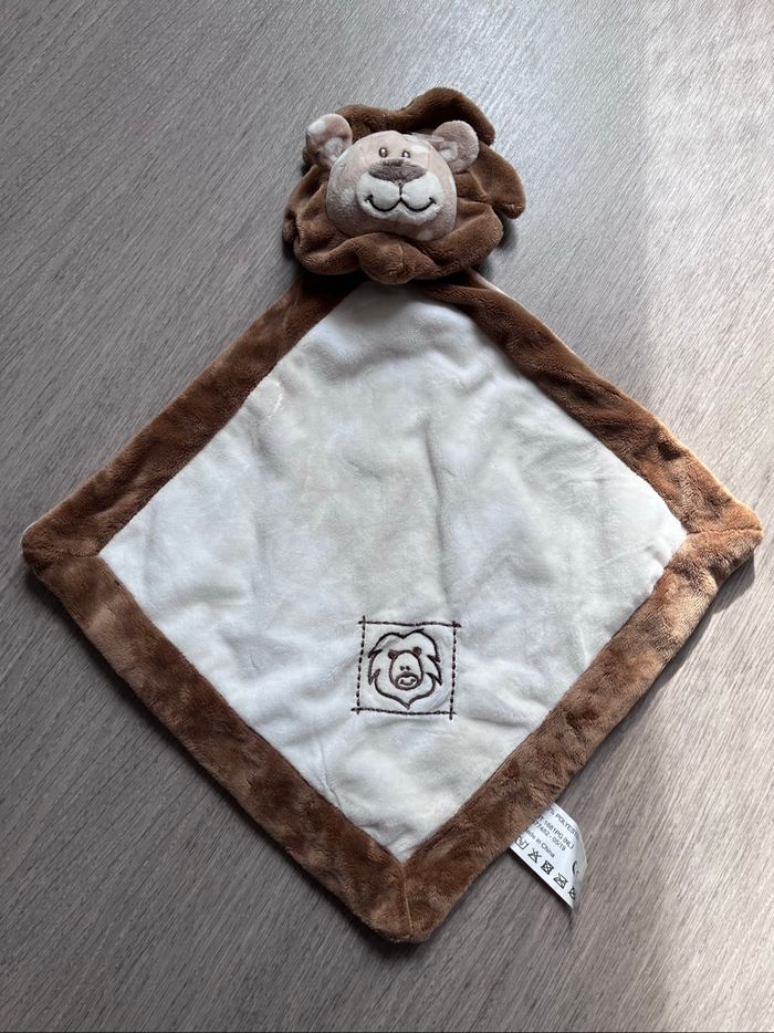 Doudou plat grelot lion marron creme neuf avec étiquette