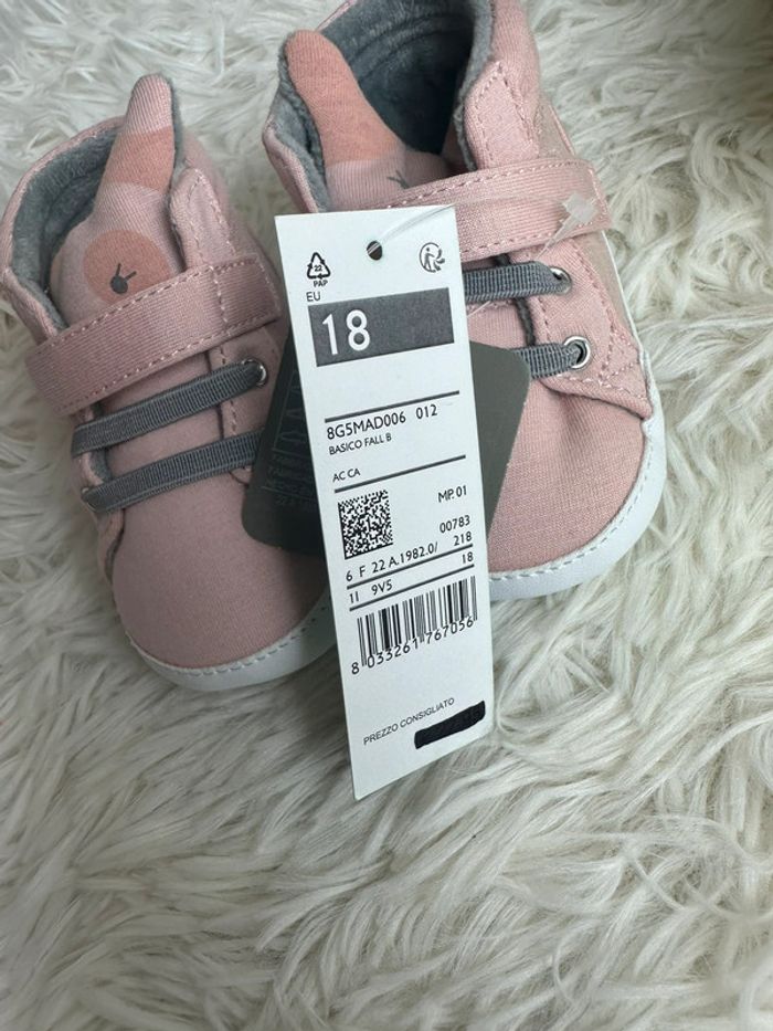 Paire de chaussures bébé Benetton taille 18 - photo numéro 4