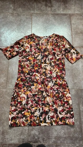 Cache cache robe 👗 fleuri taille 38
Excellent état très peu portée