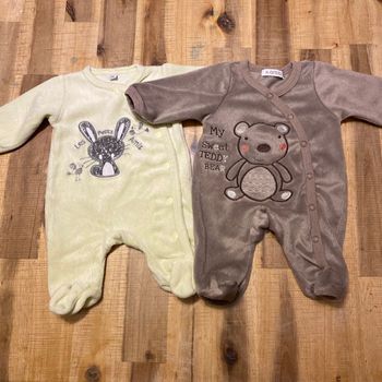 2 pyjamas taille 0