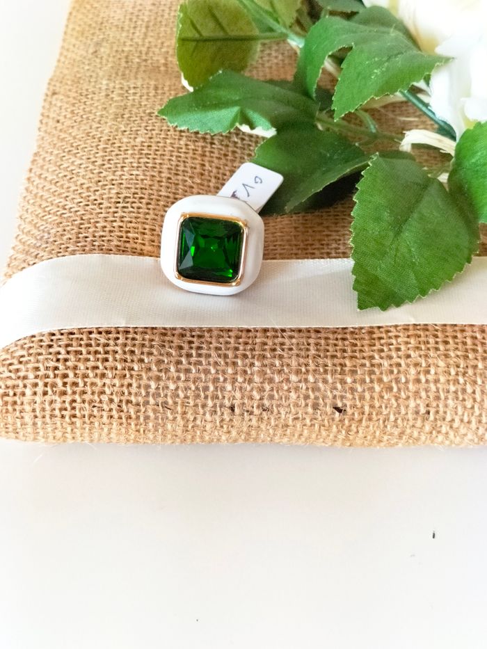 Bague luxueuse en acier inoxydable avec pierre carrée verte neuve stylée simple et moderne