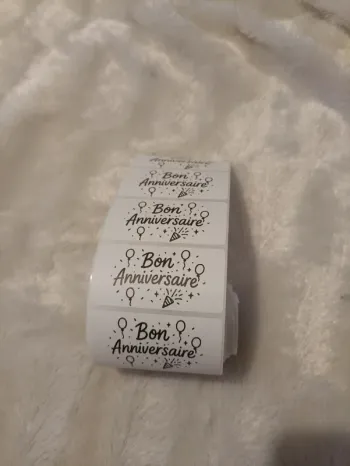 Lot de 50 étiquettes autocollantes “Bon Anniversaire” 60x30 mm Parfaites pour cadeaux et colis