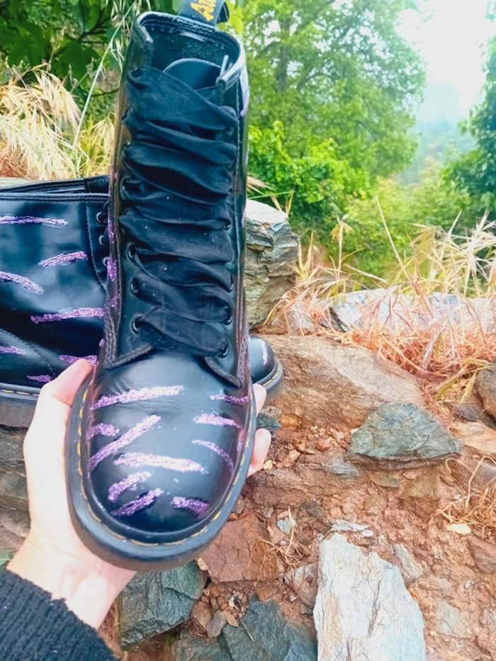 Dr. Martens noir custom zébra 🦓 paillettes violettes 39 - photo numéro 7