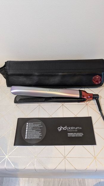 Lisseur ghd platinium+Je vends mon lisseur GHD PLATINIUM +  ( modèle S8T262) édition limitée.

Voici quelques-unes des caractéristiques du lisseur ghd platinum+  :


- Technologie ultra-zone prédictive

- Casse réduite de 70 %

- 20 % de brillance en plus