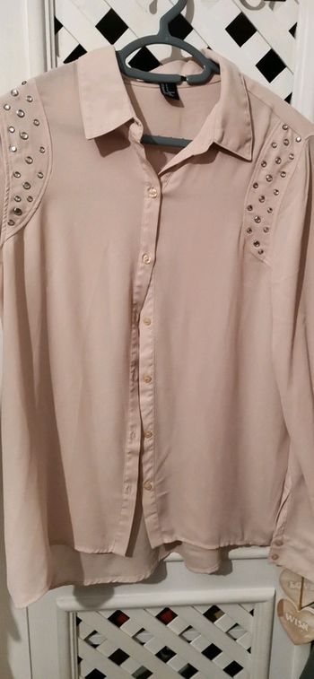 Chemise fluide beige avec details épaules 😍