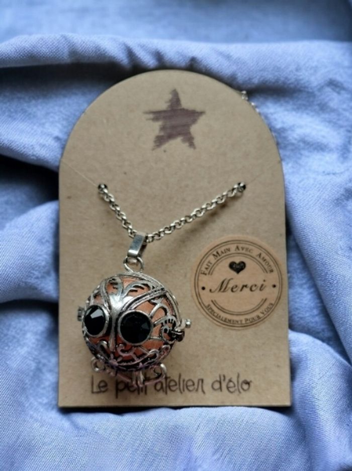 Collier diffuseur de parfum