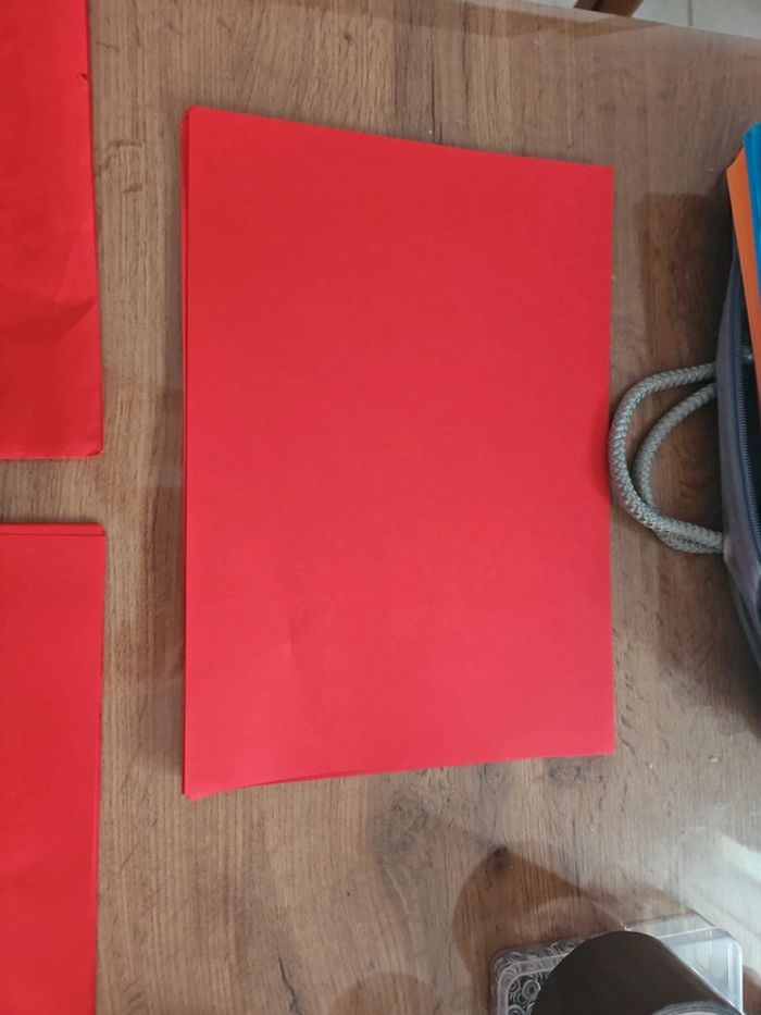 Lot de 31 feuilles rouge A4