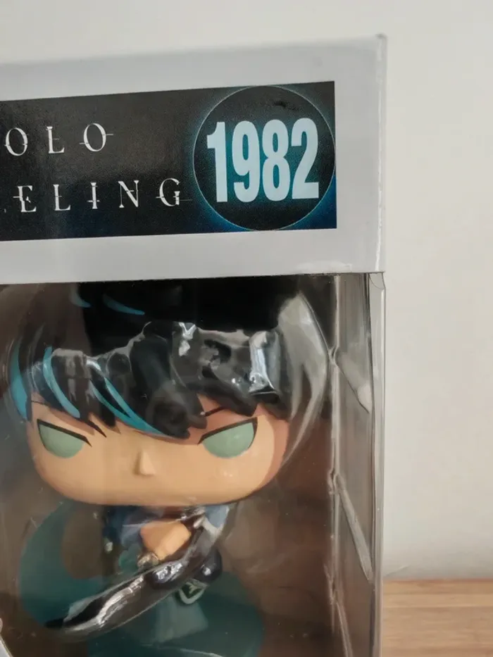 Figurine funko pop Sung Jinwoo 1982 glow chase - photo numéro 7