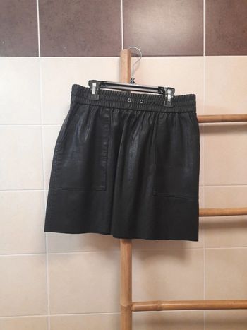 Jupe en simili cuir noir taille 40