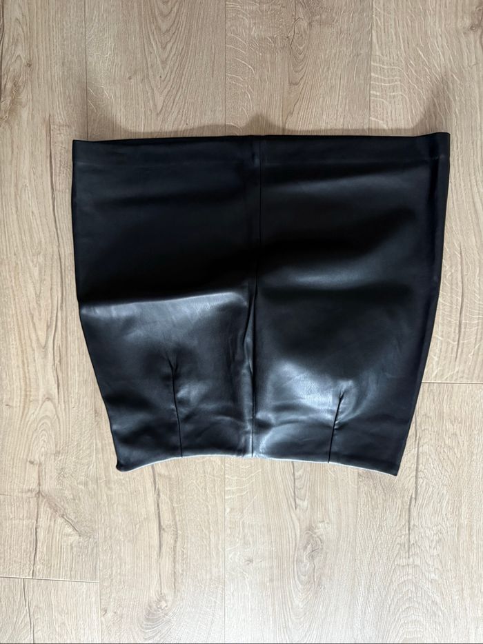 Jupe en simili cuir noir - Taille 40 - Neuve jamais portée