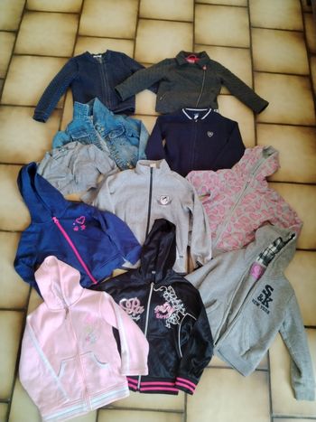 Lot de 11 gilets/ vestes légères