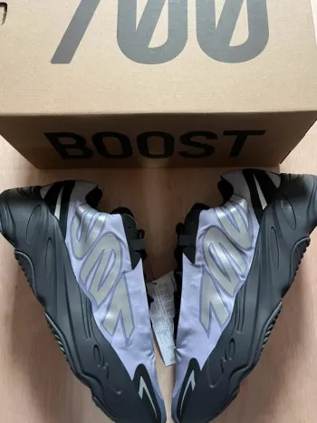 Yeezy Boost 700 Mnvn 45,5