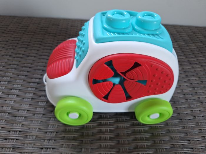 voiture sensorielle "clemmy" dès 6 mois