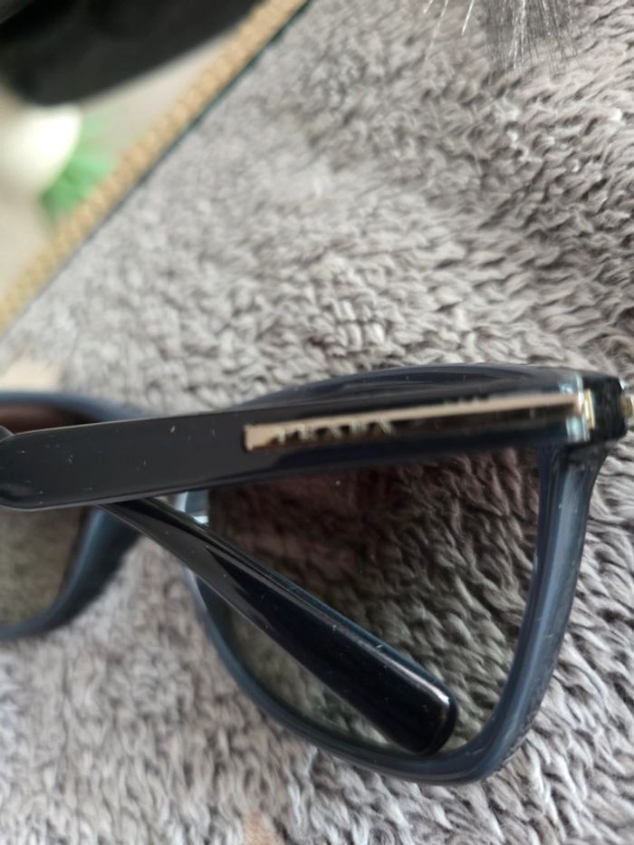 Jolie paire de lunette Prada - photo numéro 4