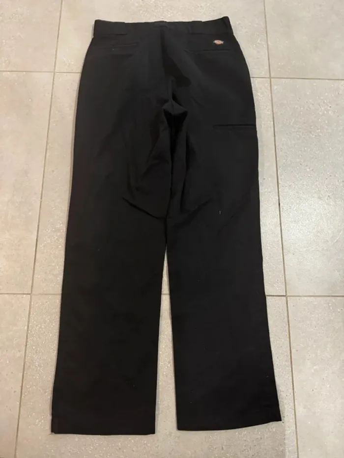 Pantalon noir Dickies, bon état mais un tout petit trou , 42x107cm - photo numéro 6