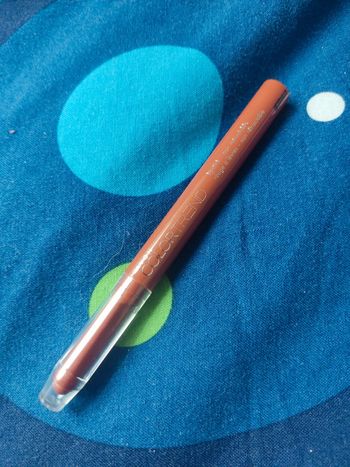 Rouge à lèvres crayon color trend Avon