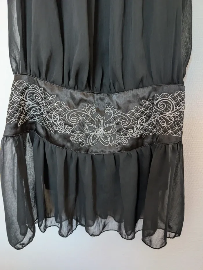 Robe noire sans manches - photo numéro 2