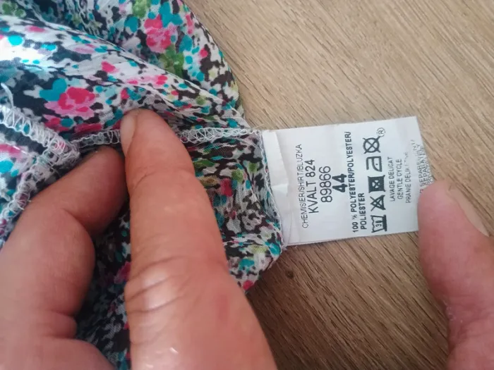 Blouse fluide fleurie – Taille 44 – col V et manches courtes - photo numéro 3