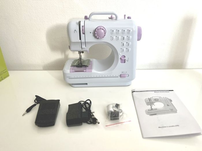 Machine à coudre neuve, jamais utilisée, dans son carton Largeur 27,5 cm x hauteur 26 cm x profondeu - photo numéro 7