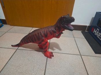 Tyrannosaurus rouge jouet
