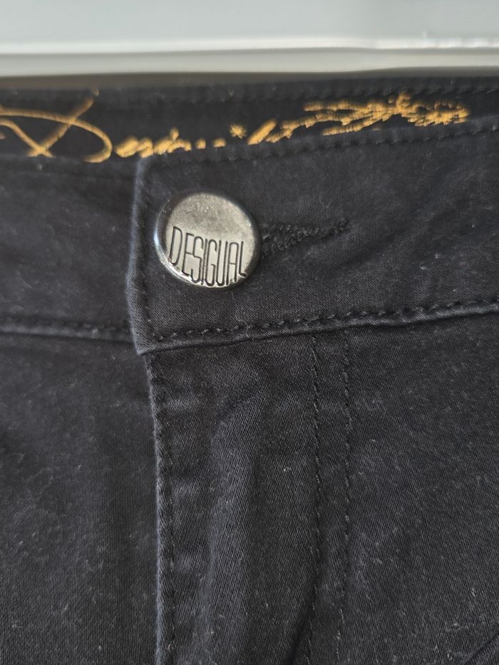 Jean's Desigual Jean's droit noir, pas de poche devant et 2 poches arrière - photo numéro 3