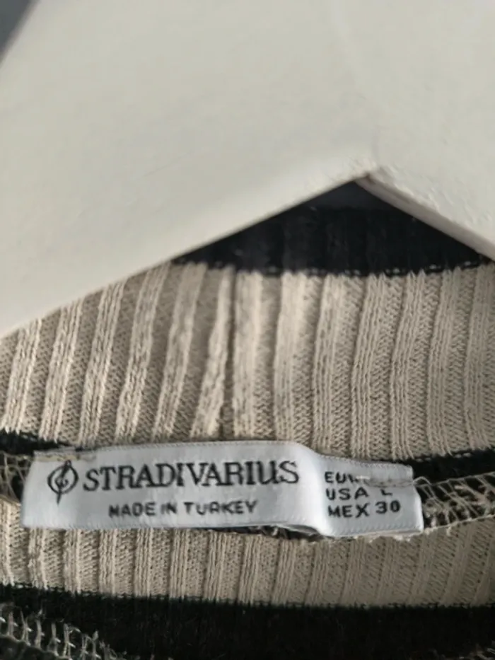 Pull blanc & noir stradivarius - photo numéro 4