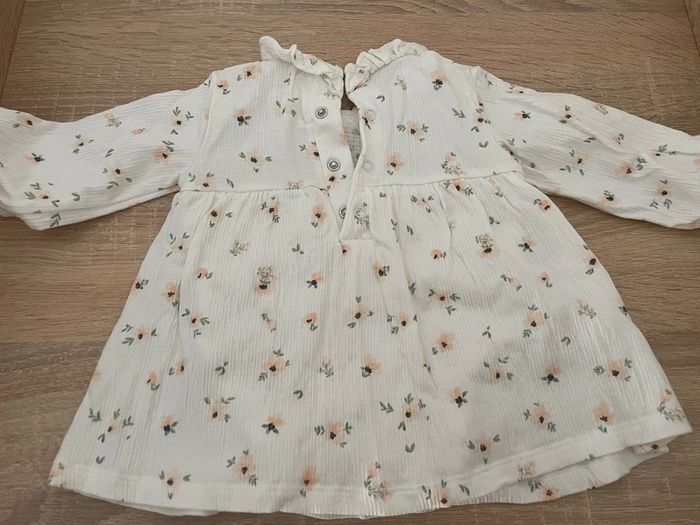 Robe fleurie bébé fille 6 mois - photo numéro 2
