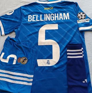 Superbe tenue Bellingham taille 14 ans Real de Madrid 2026 extérieur