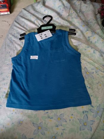 Lot 2 débardeurs 9 mois pas utilisés tex