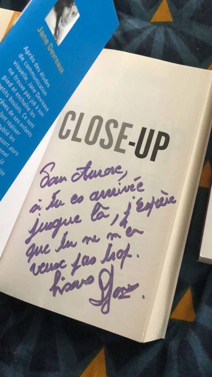 Livre trilogie  close up - photo numéro 4